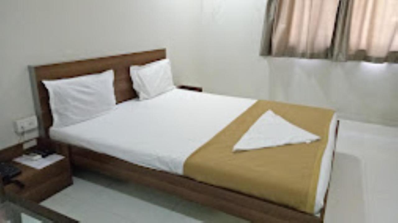 Hotel Avanti, Nashik Exterior photo